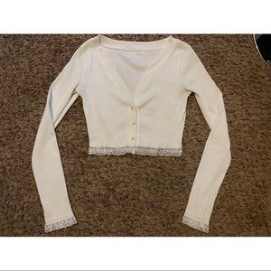 White Lace Trim Cropped Button Up Long Sleeve | Gently Worn